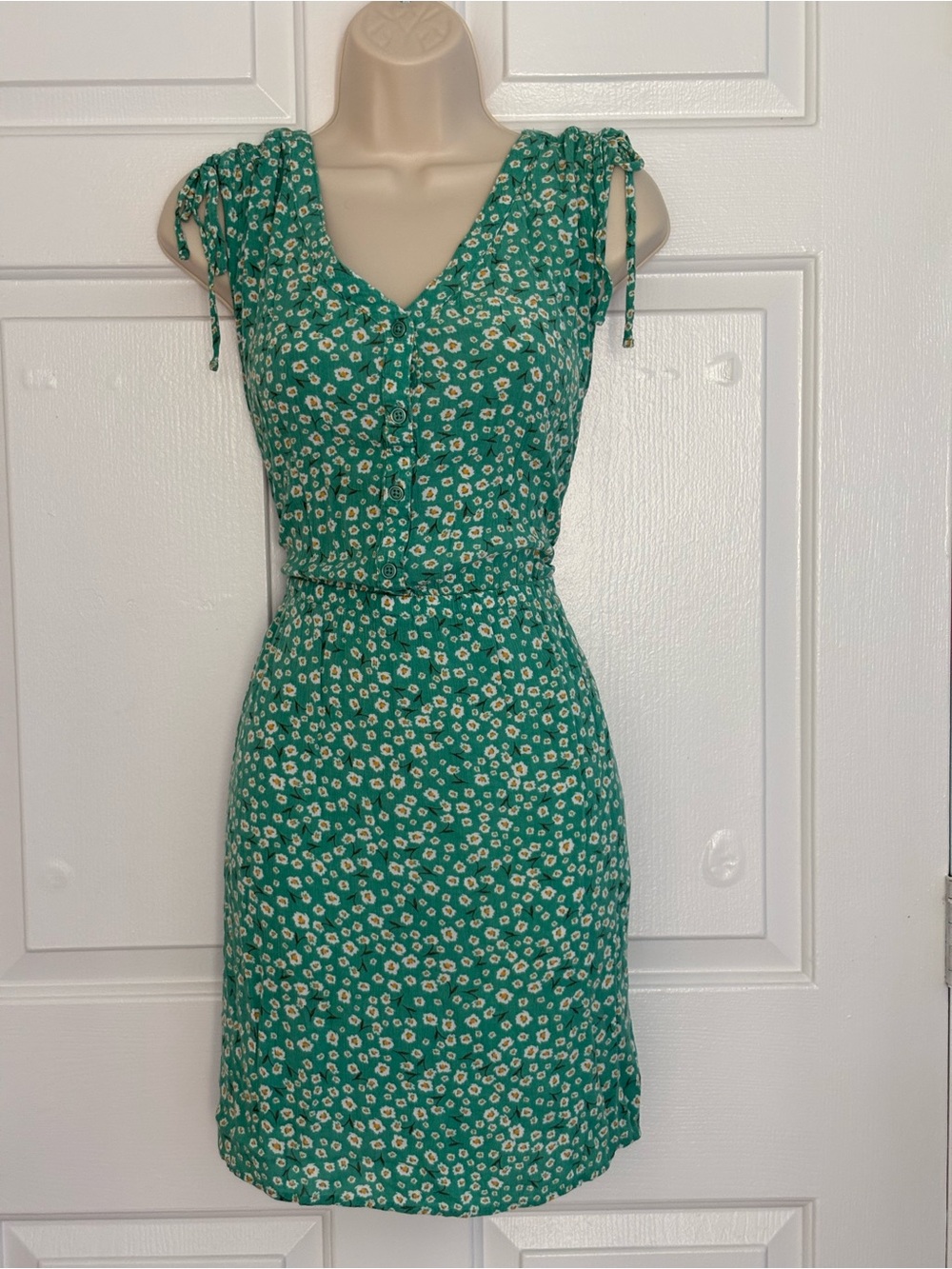 a.n.a Green Ditsy Floral Tie-Shoulder V-Neck Dress